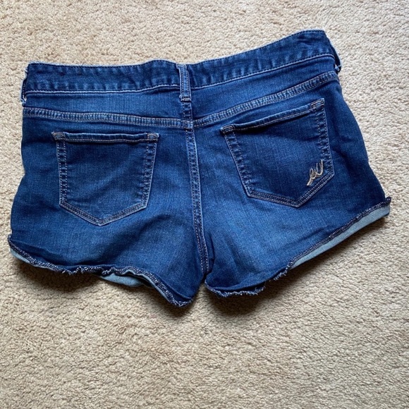 Express jean shorts - Picture 2 of 4